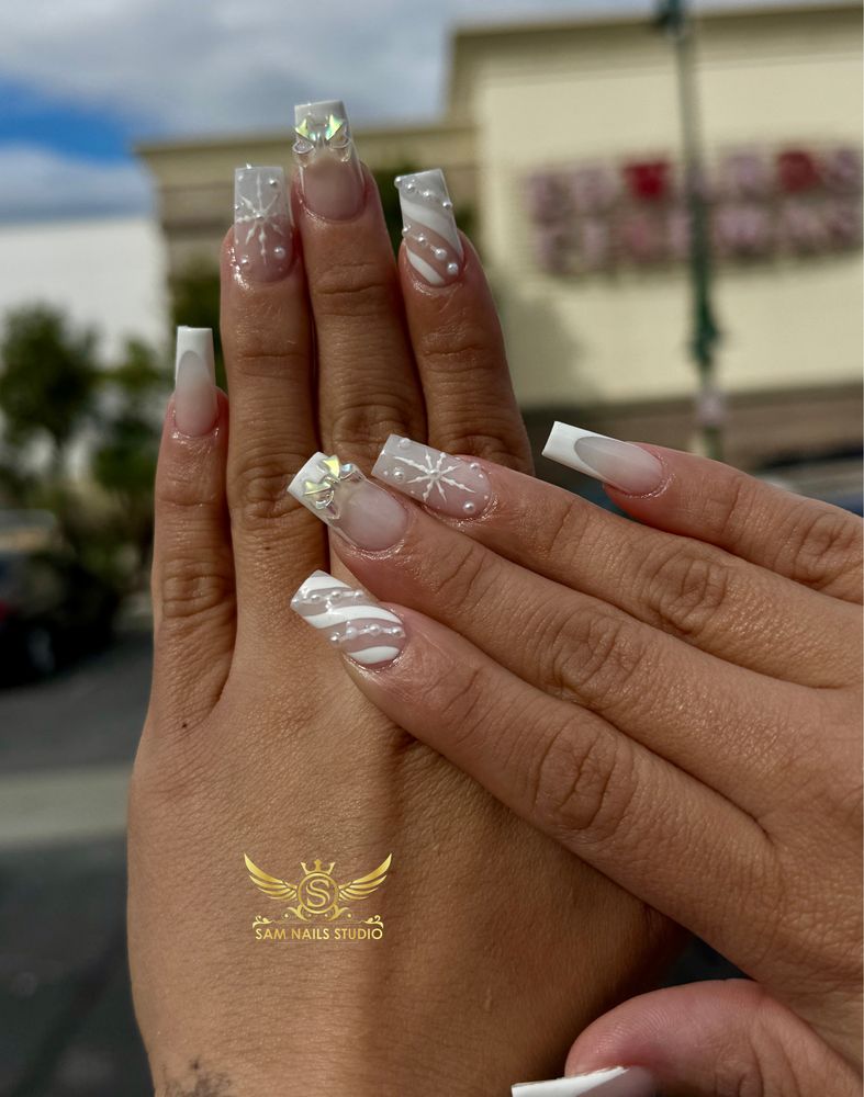 Sam’s Nail Studio Logo