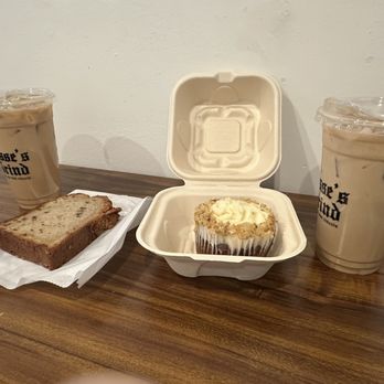 Jesse's Grind Coffee Bar - Hazelnut Latte Honey Oat Latte Banana bread Carrot cake muffin - Coffee & Tea Near Me - Winnetka, California Jesse's Grind Coffee Bar - Hazelnut Latte Honey Oat Latte Banana bread Carrot cake muffin - Coffee & Tea Near Me - Winnetka, California