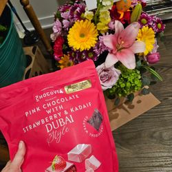 SM Florist Media - FLOWERS & CHOCOLATES