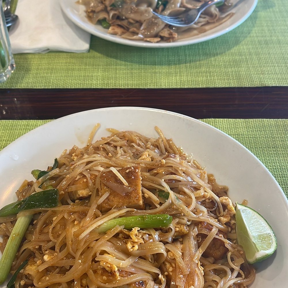 Eagle Thai Cuisine - Tofu Pad Thai and chicken Pad See Ew - Thai Near Me - Cliffside Park, New Jersey Eagle Thai Cuisine - Tofu Pad Thai and chicken Pad See Ew - Thai Near Me - Cliffside Park, New Jersey