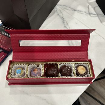 Bella Sophia Chocolates - Assorted chocolates - Chocolatiers & Shops Near Me
