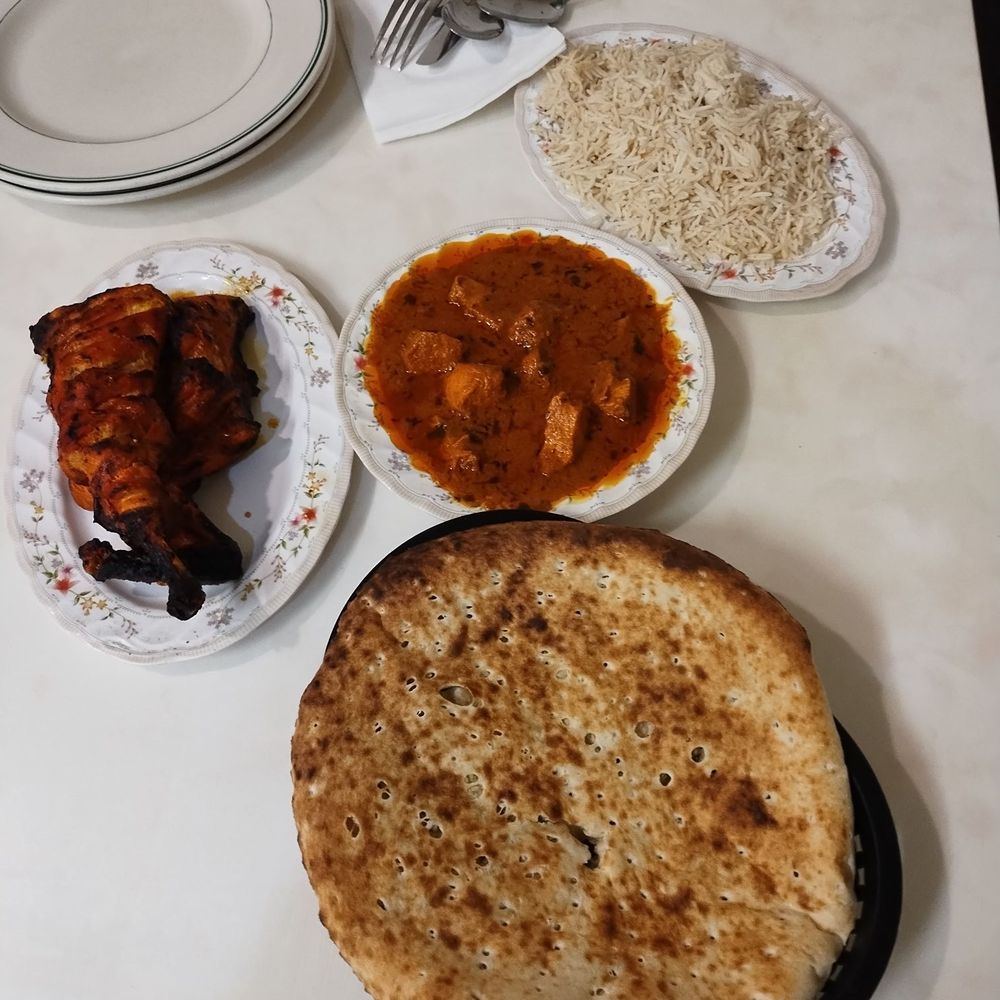 Shalimar - Everything tasty  Chicken Tikka Masala Two orders.  Garlic Naan  Sindhi Chicken Biryani  Rice - Indian Near Me - Dublin, California