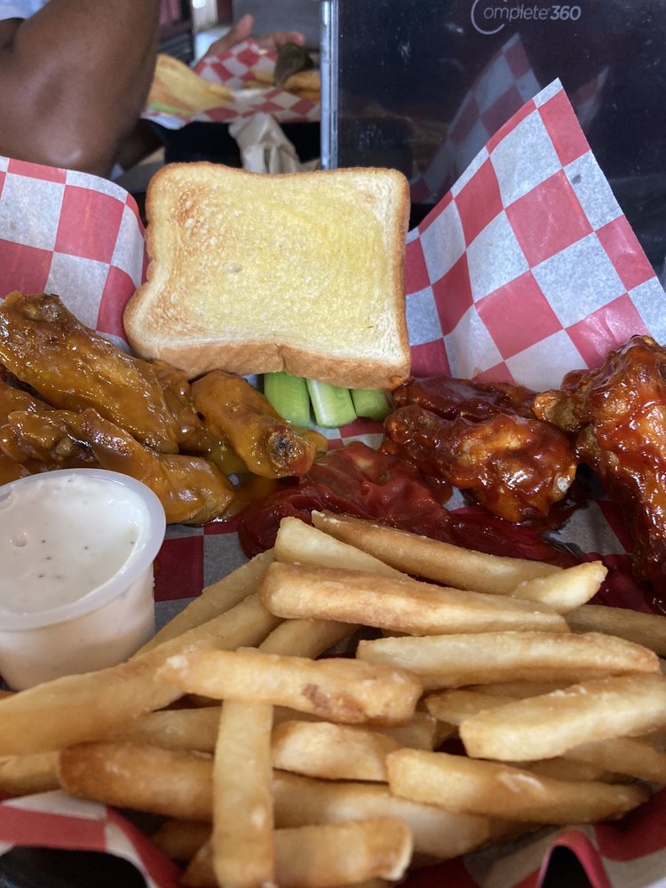 Nelson’s Wings Logo