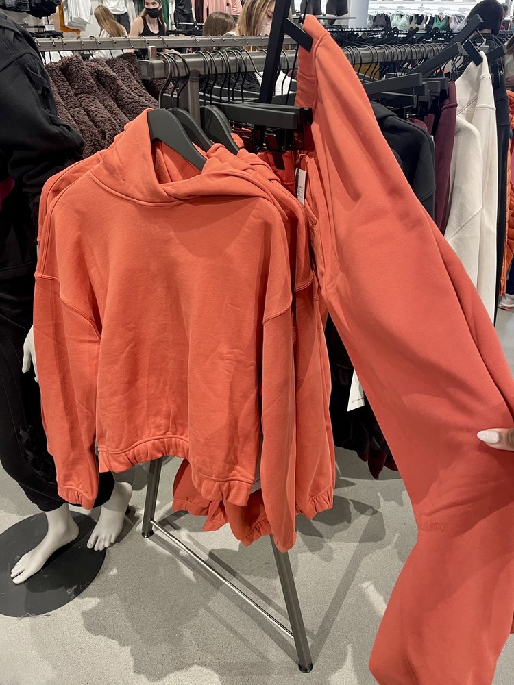 LULULEMON ATHLETICA 26 Photos & 40 Reviews 1701 S Lindbergh Blvd