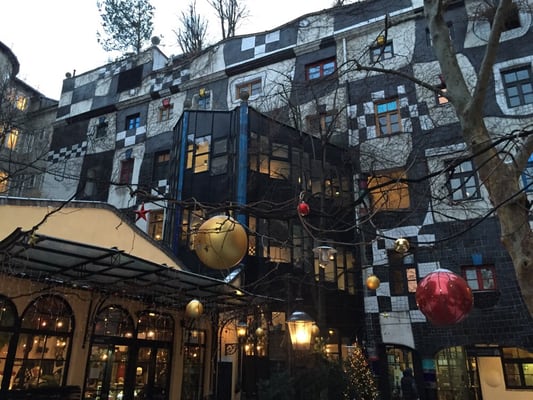 Kunst Haus Wien. Museum Hundertwasser by null