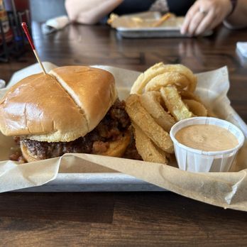 Mark Twain Dinette - Steampunk Burger - American Near Me - Hannibal, Missouri