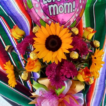 Miscelanea Chispita - a bouquet of flowers and a balloon - Party Supplies Near Me - El Cajon, California