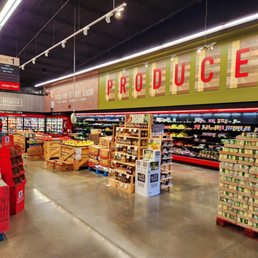 Piggly Wiggly - Dec 2022: Produce to the right as you enter - interior - Grocery Near Me - Pace, Florida