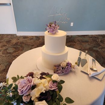 Cake Works - Should have been semi naked. Flowers decor wasn't provided by baker. - Bakeries Near Me - Honolulu, Hawaii