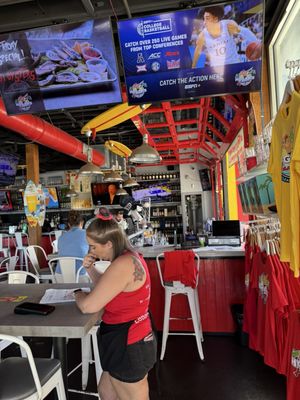 Hogan's Hangout by null