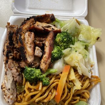 Kelly's Cajun Grill - Black pepper chicken with noodle and veggies - Cajun/Creole Near Me - Ontario, California