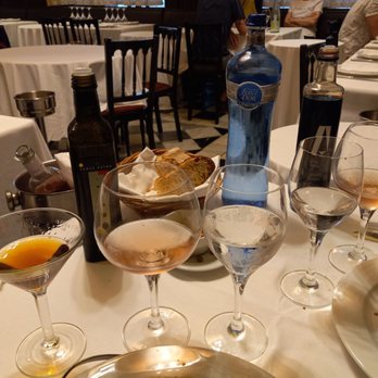 7 Portes - Wine, water, Martini - Mediterranean Near Me - Barcelona, B 7 Portes - Wine, water, Martini - Mediterranean Near Me - Barcelona, B