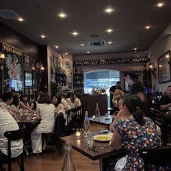Bistro Papillon - Dining area