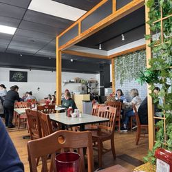 Silver Pancake House - Back half of the restaurant