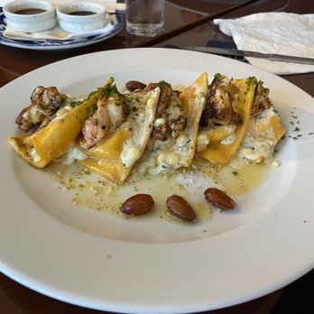Buccanos At Night - Butter cheese lobster ravioli - Bars Near Me - Cozumel, ROO