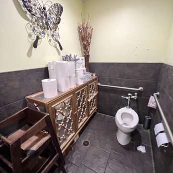 Zen Thai - a bathroom with a toilet, sink, and bathtub - Thai Near Me - Phoenix, Arizona Zen Thai - a bathroom with a toilet, sink, and bathtub - Thai Near Me - Phoenix, Arizona