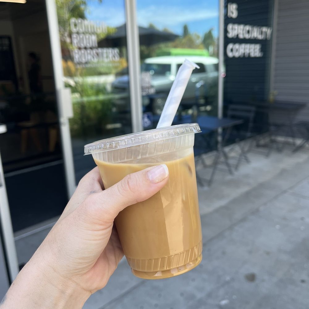Common Room Roasters - Vanilla Latte with Macadamia Nut Milk - Coffee Roasteries Near Me - Long Beach, California Common Room Roasters - Vanilla Latte with Macadamia Nut Milk - Coffee Roasteries Near Me - Long Beach, California