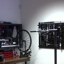 Bizzis - Zona de servicio técnico y taller de bicis en Humanes