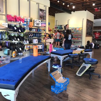 Fleet Feet - Sports Wear Near Me - Deerfield, Illinois