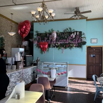 Dulce Mami Café Riverside - Inside - Breakfast & Brunch Near Me - Riverside, Illinois