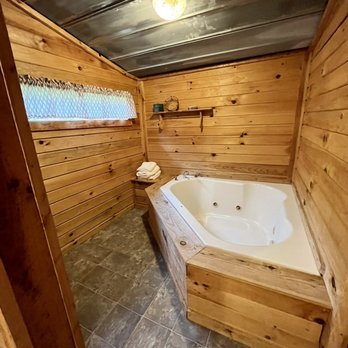 Natural Bridge Campground - We loved the tub! As long as you are patient with the water flow filling it up it is fun! - Campgrounds Near Me - Slade, Kentucky