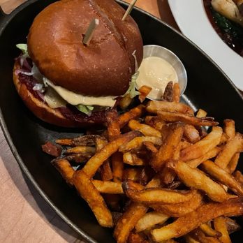 Richmond Station - Station Burger - Canadian (New) Near Me - Toronto, Ontario