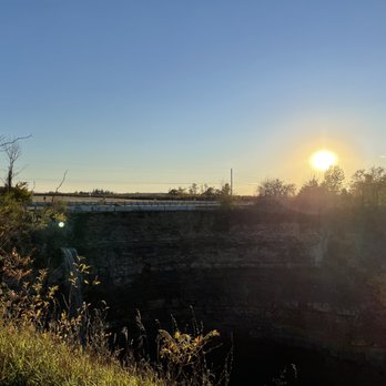 Devil's Punch Bowl Conservation Area - Parks Near Me - Hamilton, Ontario