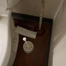 Lakewood Family Dental - This bathroom hasn't been cleaned in forever.