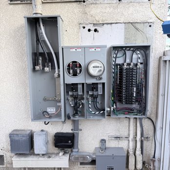 Smart Electrical Services - 400 amp 2 meter panel - Electricians Near Me - Glendale, California Smart Electrical Services - 400 amp 2 meter panel - Electricians Near Me - Glendale, California