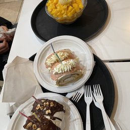 Roll cakes and mango bingsoo Roll cakes and mango bingsoo