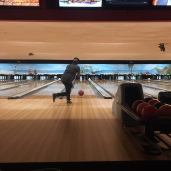 Pinz Bowling Kitchen + Bar - Bowling Near Me - Studio City, California