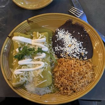 Olla Cocina - Chicken enchilada Verde - Cocktail Bars Near Me - San Jose, California Olla Cocina - Chicken enchilada Verde - Cocktail Bars Near Me - San Jose, California