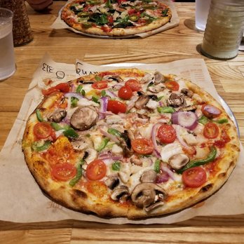 Blaze Pizza - Chicken pizza - Pizza Near Me - Pasadena, California Blaze Pizza - Chicken pizza - Pizza Near Me - Pasadena, California