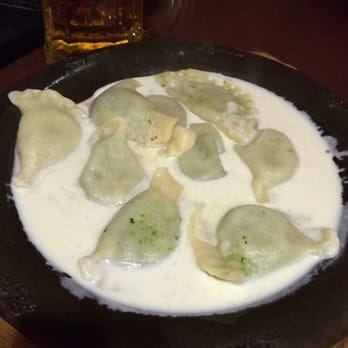 Zapiecek - Pierogi z liściastym szpinakiem i żółtym serem w ciepłym sosie z serów plesniowych Dor Blue i Rockford (24pln) - Polish Near Me - Warsaw, MZ Zapiecek - Pierogi z liściastym szpinakiem i żółtym serem w ciepłym sosie z serów plesniowych Dor Blue i Rockford (24pln) - Polish Near Me - Warsaw, MZ