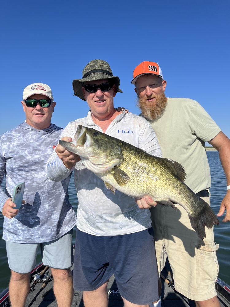 Ap’s Guide Service Logo