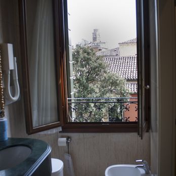 Residence Palazzo Odoni - The view from our bathroom at Palazzo Odoni. - Apartments Near Me - Venezia, VE
