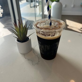 Bluestone Lane Post Oaks Plaza - Nitro cold brew with cinnamon - Coffee & Tea Near Me - Houston, Texas