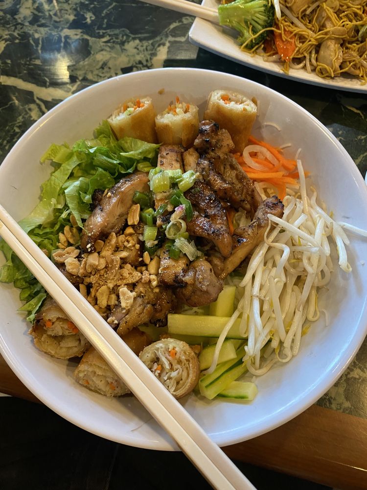 PHO WORLD - Updated June 2026 - 150 Photos & 291 Reviews - 17823 108th ...
