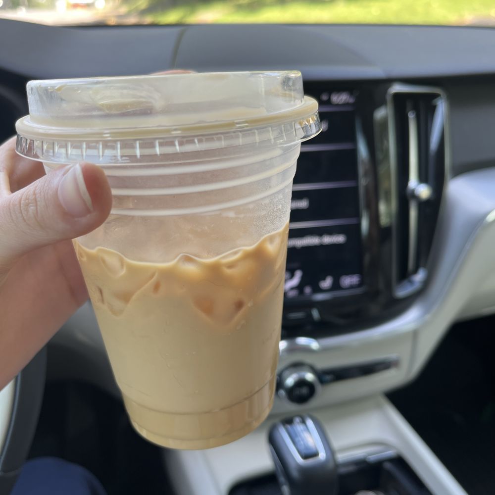 Kenwick Table - Vanilla oat milk iced latte - Coffee & Tea Near Me - Lexington, Kentucky Kenwick Table - Vanilla oat milk iced latte - Coffee & Tea Near Me - Lexington, Kentucky