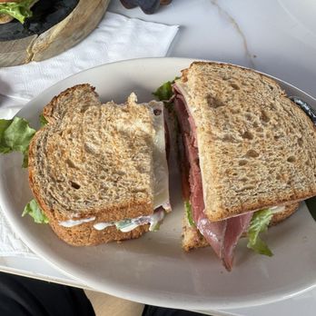 Muddy Waters Cafe - Roast beef sandwich - Coffee & Tea Near Me - New London, Connecticut Muddy Waters Cafe - Roast beef sandwich - Coffee & Tea Near Me - New London, Connecticut