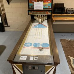 MARINA MOTEL - The vintage bowling game at the Marina Motel in Inlet, NY!