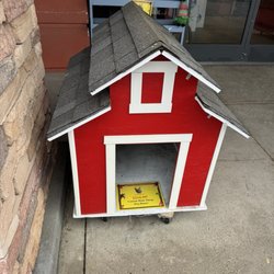Theresa’s Country Feed and Pet - Moorpark - Cute dog houses