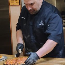 Gio Culinary Studio - Chef slicing the New Haven pizza.