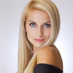 International School of Beauty - Strands color