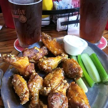 Hattricks - medium wings with garlic parm seasoning - American Near Me - Tampa, Florida Hattricks - medium wings with garlic parm seasoning - American Near Me - Tampa, Florida