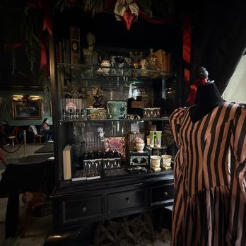 BURNT UMBER COFFEE FT. PETALS & POISON TEA ROOM - Updated June 2025