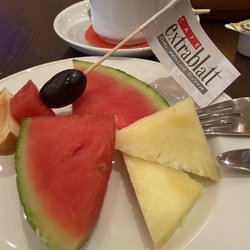 Café Extrablatt - Obst-Teller vom Frühstücksbüffet