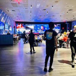 Dave & Buster's Orlando - Dining area