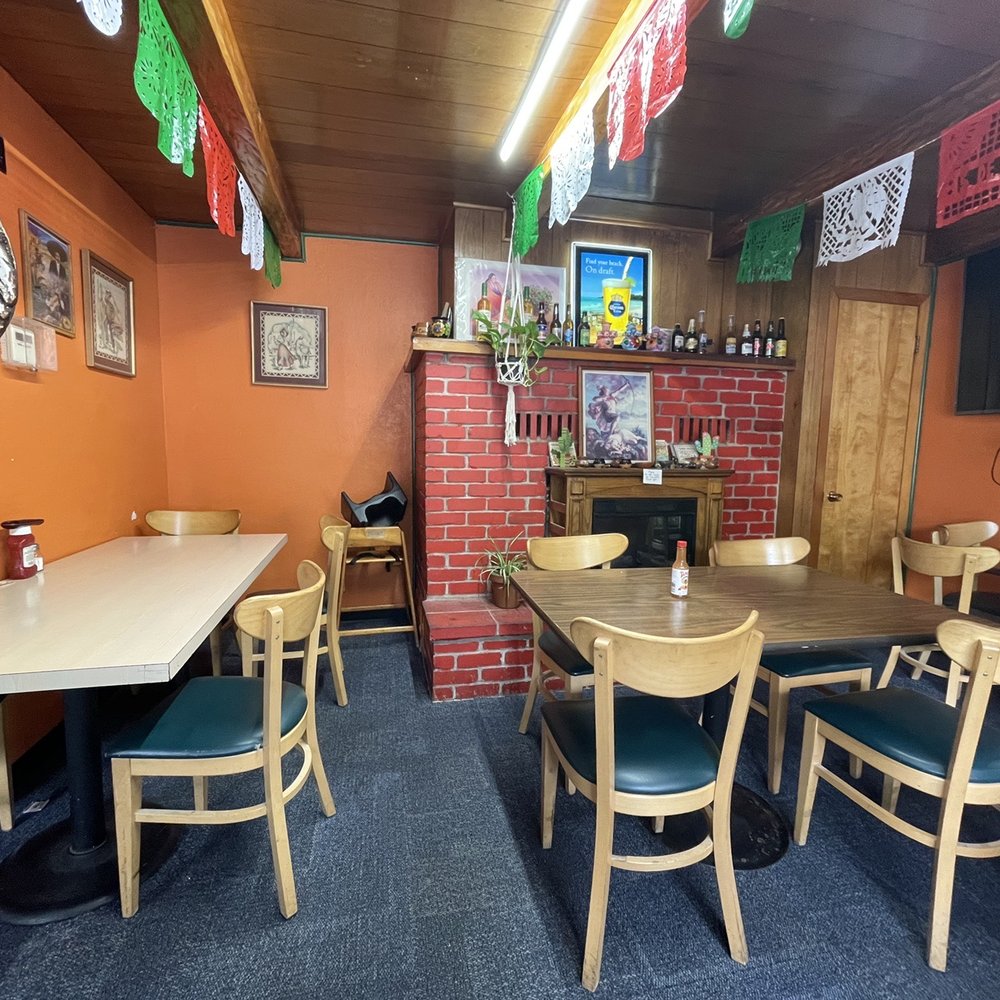 U-Kneada Burrito & Pizza - Inside seating - Mexican Near Me - Sonora, California U-Kneada Burrito & Pizza - Inside seating - Mexican Near Me - Sonora, California