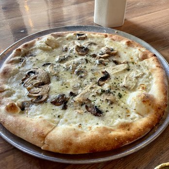 Moku Kitchen - Hamakua mushroom and truffle oil pizza - Cocktail Bars Near Me - Honolulu, Hawaii